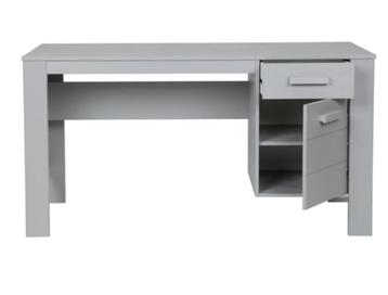 Dennis - Woood Bureau  beschikbaar voor biedingen
