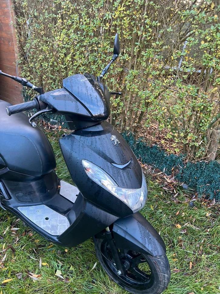 Peugeot kisbee. A klasse, Fietsen en Brommers, Scooters | Peugeot, Zo goed als nieuw, Overige modellen, Klasse A (25 km/u), Benzine