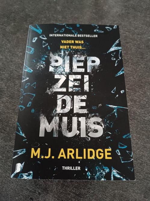 M.J. Arlidge - Piep zei de muis, Boeken, Thrillers, Zo goed als nieuw, Ophalen of Verzenden