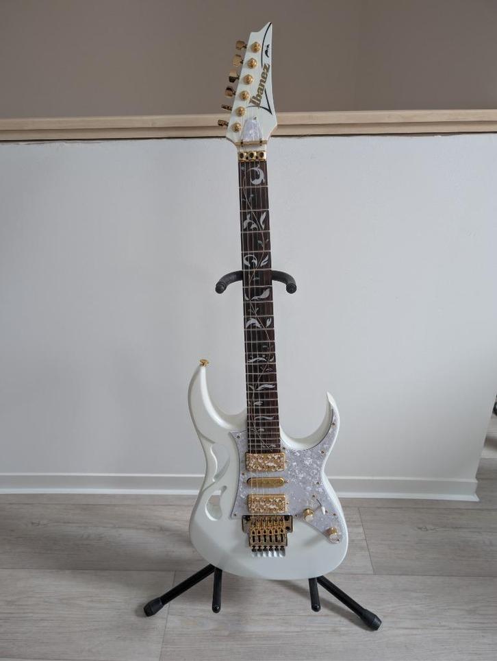 Ibanez PIA3761 Stallion White – Steve Vai Signature, Muziek en Instrumenten, Snaarinstrumenten | Gitaren | Elektrisch, Zo goed als nieuw