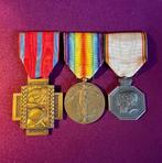 Groep van drie Belgische herinneringsmedailles., Verzamelen, Ophalen of Verzenden, Overige soorten, Lintje, Medaille of Wings