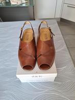 Licht bruine open schoenen Peron Made in Italy maat 40, Ophalen of Verzenden, Zo goed als nieuw