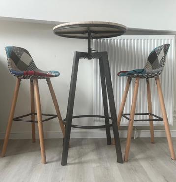 Ensemble table haute et ses chaises  beschikbaar voor biedingen