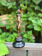 Elegante bronzen naaktbeeld dame op marmeren voet 36 cm, Antiek en Kunst, Kunst | Beelden en Houtsnijwerken, Verzenden