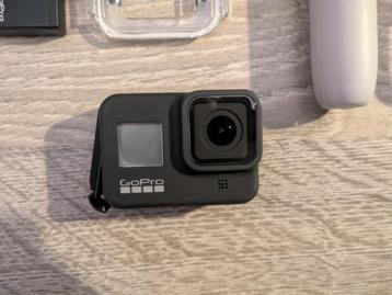GoPro Hero 8 + accessories + 4 spare batterijen beschikbaar voor biedingen
