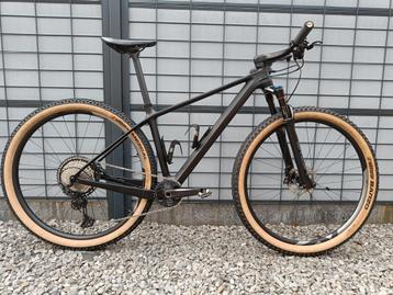 MTB - Carbon mountainbike - maar M - XT afgemonteerd beschikbaar voor biedingen
