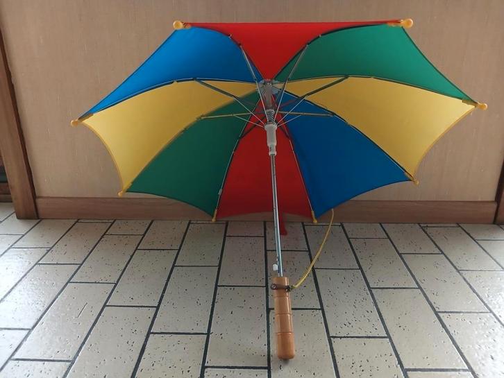 Joli parapluie multicolore pour enfant avec cordelette jaune, Bijoux, Sacs & Beauté, Parapluies, Utilisé, Autres couleurs, Enlèvement