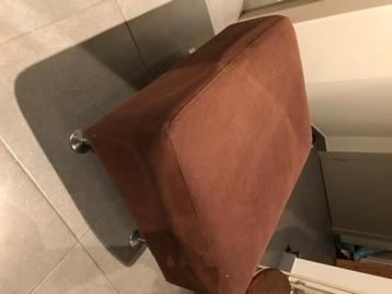 Poef Bruin 71L 52B 38H    µ9z beschikbaar voor biedingen
