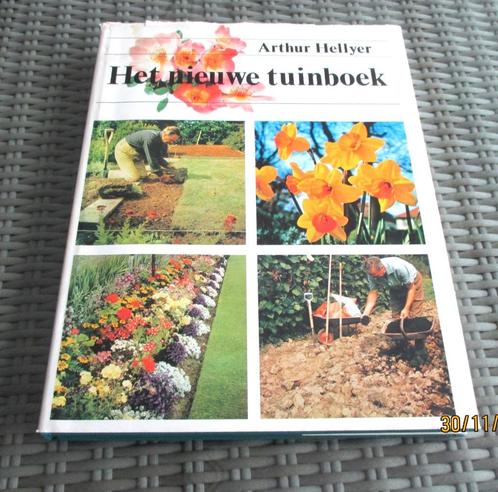 Het nieuwe tuinboek - Arthur Hellyer, Livres, Maison & Jardinage, Utilisé, Jardinage et Plantes de jardin, Enlèvement ou Envoi