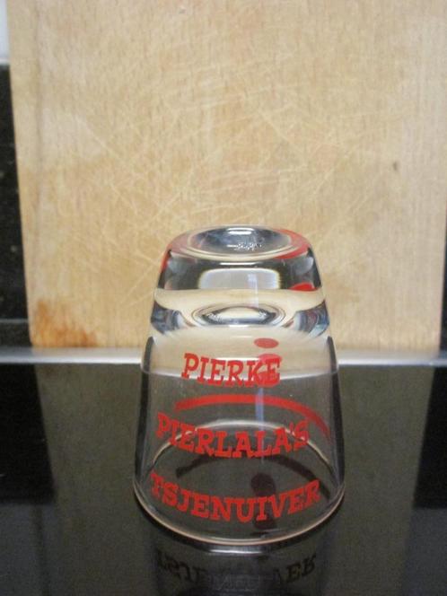 SPECIAAL GLAS JENEVER PIERKE PIERLALA GENT - ZIE FOTO'S, Verzamelen, Glas en Drinkglazen, Nieuw, Borrel- of Shotglas, Ophalen of Verzenden