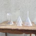 Trechters en maatbeker uit labo/apotheek, Enlèvement, Utilisé