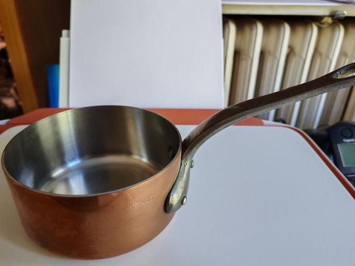 Italiaanse vintage koperen steelpan met gietijzeren handgrep, Huis en Inrichting, Keuken | Potten en Pannen, Zo goed als nieuw