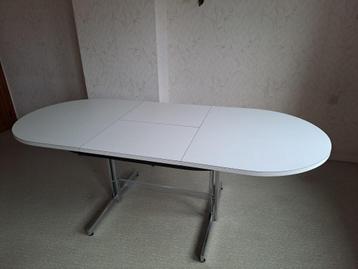 Table à manger extensible blanche avec structure en acier