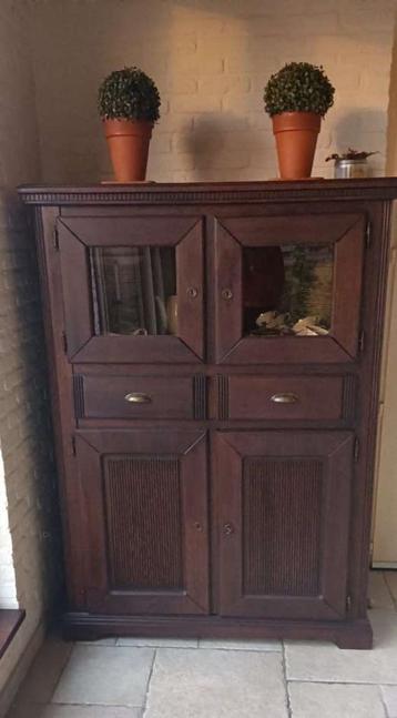 vitrine kast eiken beschikbaar voor biedingen