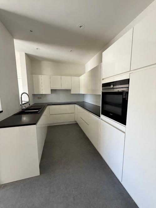 Keuken, Huis en Inrichting, Keuken | Complete keukens, Zo goed als nieuw, Hoekkeuken, Wit, Graniet of Steen, Greeploos, Hoogglans of Gelakt