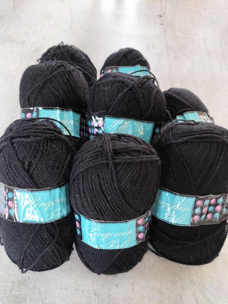 Garenbal Pearl Penguin (7 zwarte ballen + rest)., Hobby en Vrije tijd, Breien en Haken, Ophalen of Verzenden