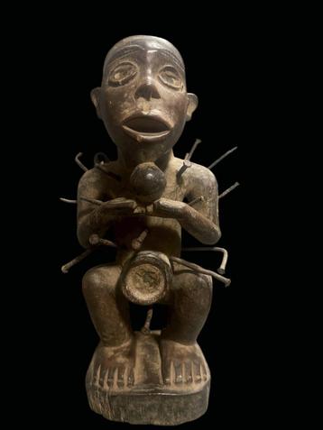 Nkisi Nkondi, machtsfiguur van het Kongo-volk  beschikbaar voor biedingen