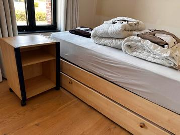 1 of 2 persoons bed 2x 90x200 met ladebak en toebehoren beschikbaar voor biedingen