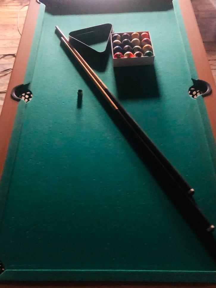 Billiard américain avec canne, boules & triangle, Sports & Fitness, Billards & Billards américains, Utilisé, Table de billard
