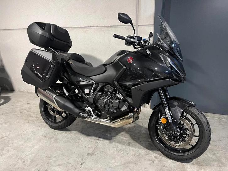 Honda NT1100 DCT met urban pack en comfortzadels (bj 2023), Motoren, Motoren | Honda, Bedrijf, Toermotor, meer dan 35 kW