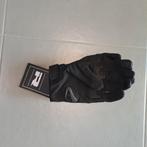 Gants d'été Richa, Enlèvement