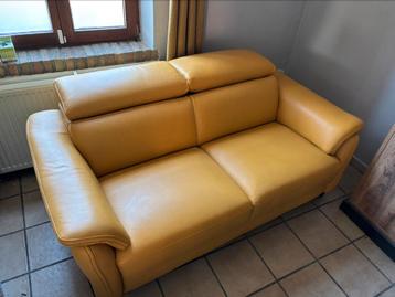 Salon en cuir moutarde  beschikbaar voor biedingen