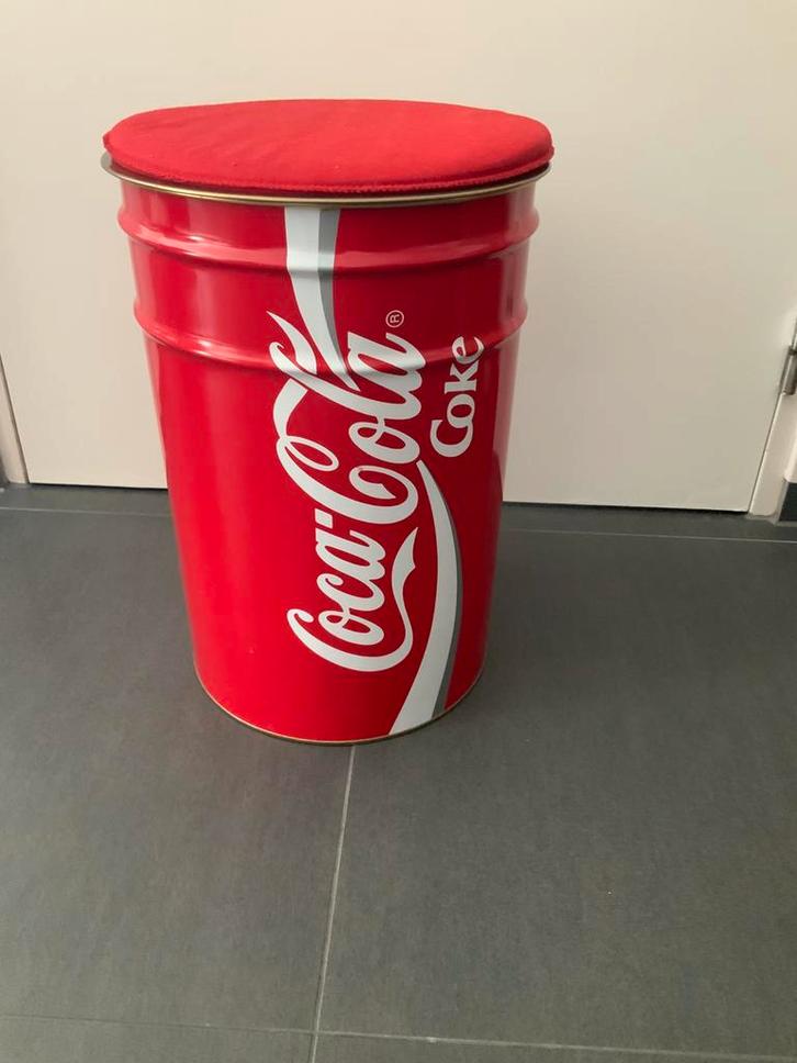 Coca-Cola ton met zitkussen, Verzamelen, Blikken, Zo goed als nieuw, Ophalen
