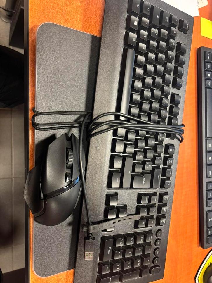 Clavier + souris + tapis de souris Razer, Informatique & Logiciels, Claviers, Comme neuf, Sans fil, Enlèvement ou Envoi