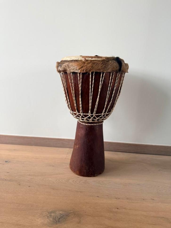 Grote decoratieve djembe 60cm – herstelproject, Muziek en Instrumenten, Percussie, Trommel, Ophalen