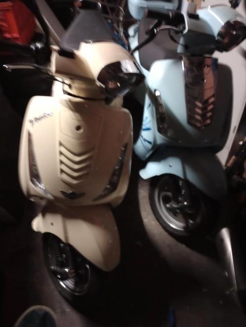 3 razzo Venice 125cc, Fietsen en Brommers, Scooters | Piaggio, Zo goed als nieuw, Ophalen of Verzenden