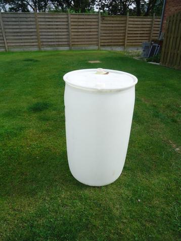 Bidon cuve 200 litres beschikbaar voor biedingen