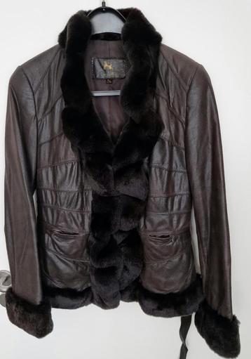 Zeer mooie leren damesjas. beschikbaar voor biedingen