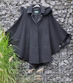 M291. Manteau cape avec capuchon pour dame de taille 40, Maat 38/40 (M), Zwart, Ophalen of Verzenden, Zo goed als nieuw