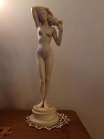 sculpture Vénus - fille avec cruche, albâtre, signée Diogene, Enlèvement