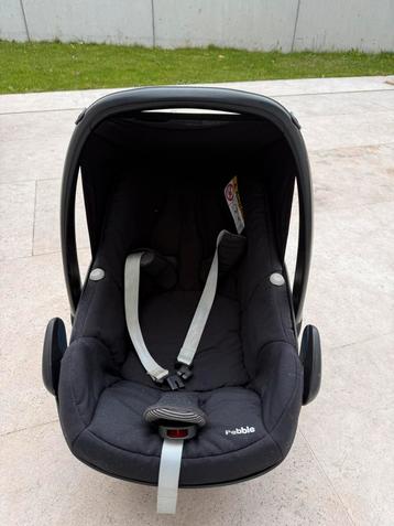 Maxi Cosi Pebble noir avec nid de bébé gris, Enfants & Bébés, Enlèvement, Utilisé, Poussette combi, Maxi-Cosi