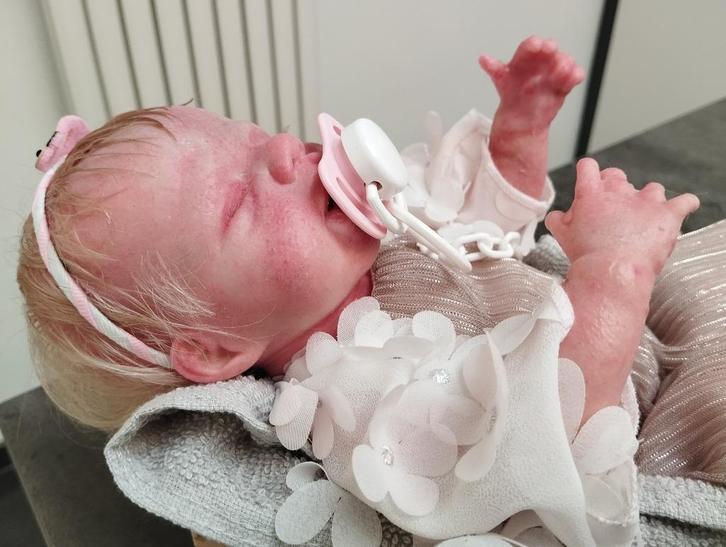 silicone reborn baby, Verzamelen, Poppen, Nieuw, Babypop, Levensecht of Reborn, Ophalen of Verzenden