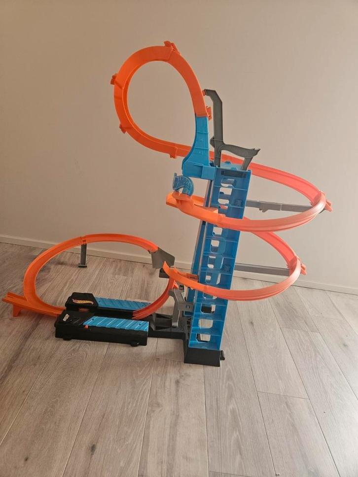 Hot wheels sky crash tower, Enfants & Bébés, Jouets | Circuits, Comme neuf, Circuit, Hot Wheels, Avec looping, Enlèvement