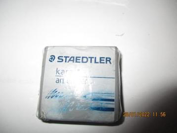 Kneedgommen, gommen, enkel- en dubbelslijpers, potloodschuur beschikbaar voor biedingen