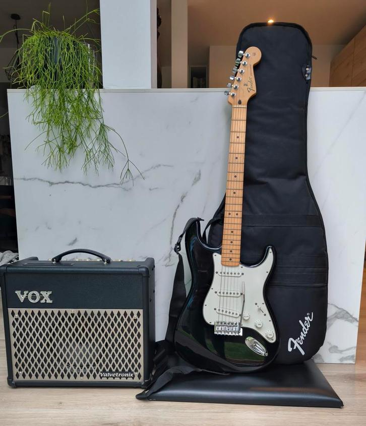 Fender Stratocaster + VOX VT-15  + originele Fender gigbag, Muziek en Instrumenten, Snaarinstrumenten | Gitaren | Elektrisch, Zo goed als nieuw