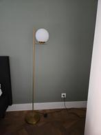 Staanlamp in goud met opaalwitte bol, Ophalen, Zo goed als nieuw