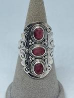 Zilveren ring met echte robijn maat 19, Handtassen en Accessoires, Antieke sieraden, Ophalen of Verzenden, Zilver, Ring, Met edelsteen