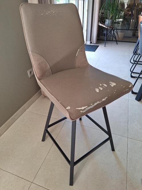 Twee beige draaibare barstoelen/barkrukken, Huis en Inrichting, Stoelen, Gebruikt, Twee, Metaal, Overige materialen, Overige kleuren