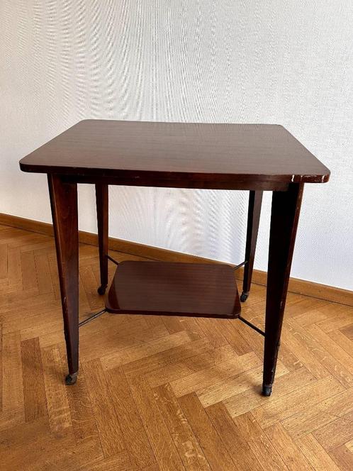 Table d'appoint sur roulettes., Antiek en Kunst, Antiek | Meubels | Tafels, Ophalen