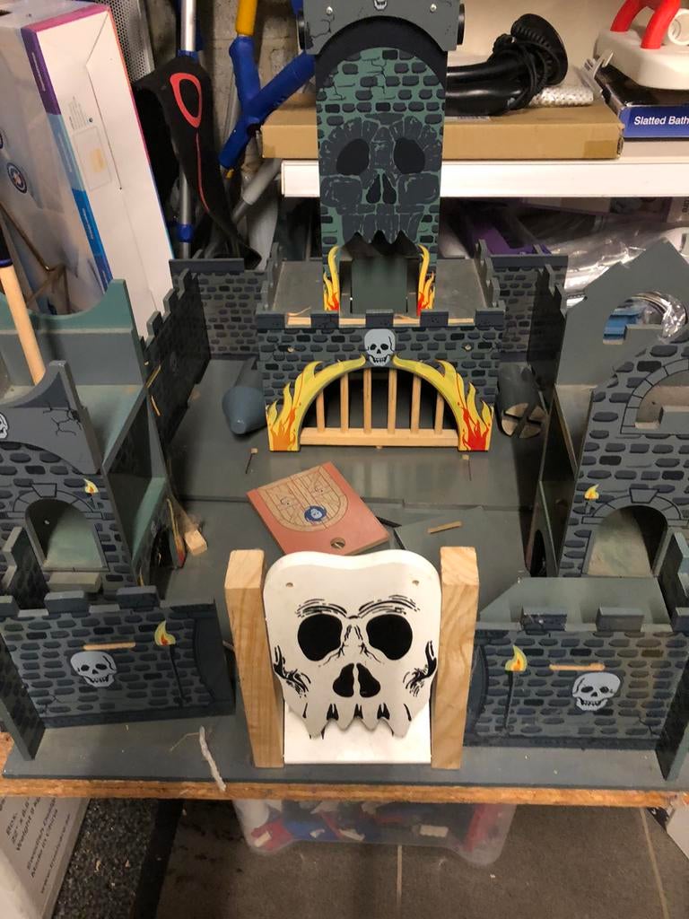 Château fort en bois. 60 x 60 cm. Bois peint en gris., Ophalen, Gebruikt