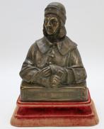 Bronzen buste, Ophalen