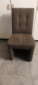 Stoelen op wieltjes, Ophalen