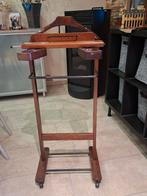 Valet style regutti homme, Enlèvement