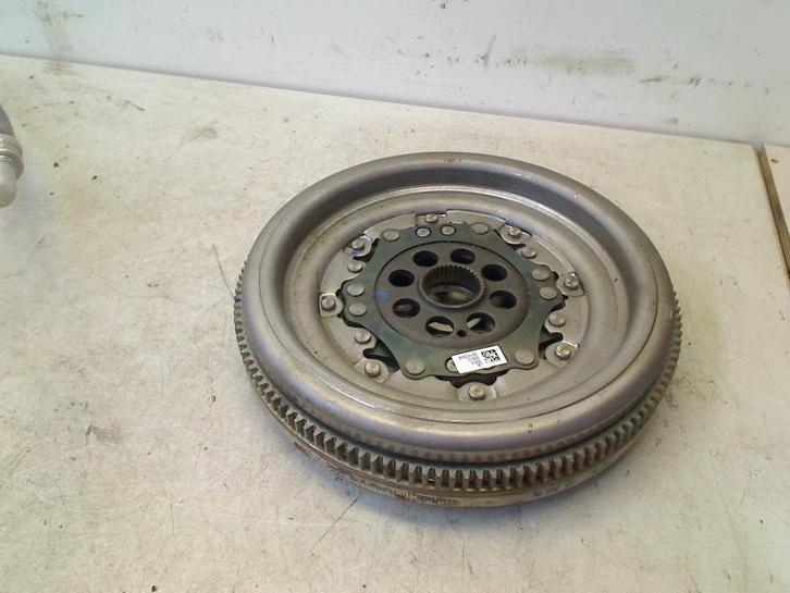 VLIEGWIEL Volkswagen CC (358) (06J105266AE), Auto-onderdelen, Motor en Toebehoren, Volkswagen, Gebruikt