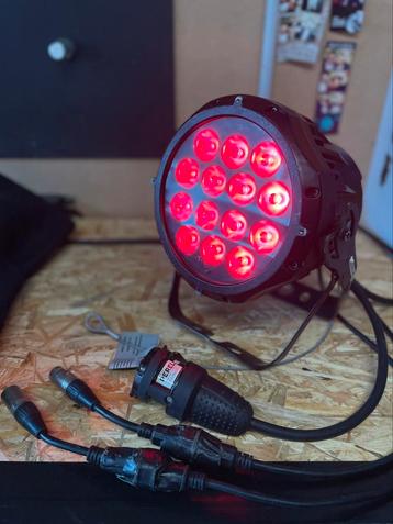 8 x Stage beamer RGB Mk2 (Outdoor) + Flightcase beschikbaar voor biedingen