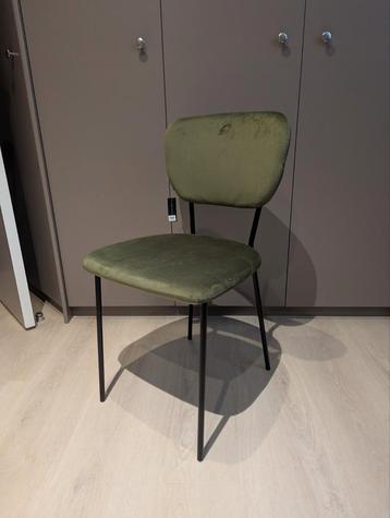3 nieuwe stoelen in de doos beschikbaar voor biedingen